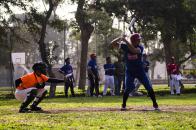 Una práctica de béisbol en el Club Sinchi Roca. Esta disciplina fue incluida en el 2018 entre las escuelas deportivas que se dictan.