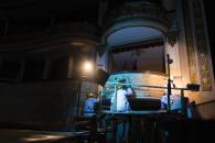 Un equipo de expertos trabaja en la restauración del histórico Teatro Segura.