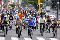 Miles de vecinos, incluyendo el alcalde Luis Castañeda Lossio, participaron en las actividades de la ciclovía recreativa de la avenida Arequipa..