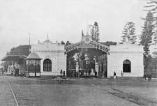 Estación del tranvía eléctrico. Crédito: Fotografía de la Revista Actualidades, 15 de febrero de 1904.